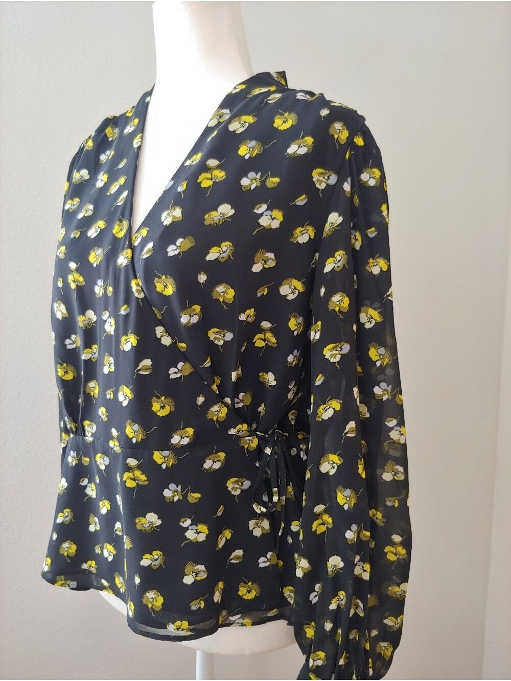 Banana Republic Black Floral Wrap-Style Top Women's Petite Large